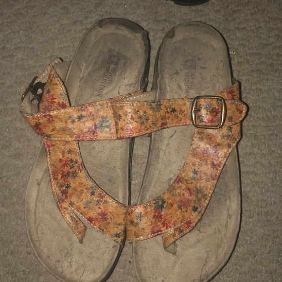 Sandals - Picture 2 of 7